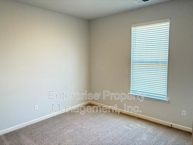 Foto del edificio - 230 Kipling Dr