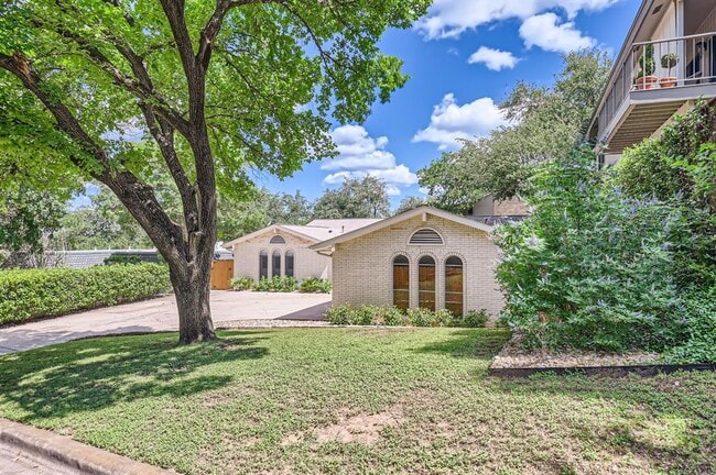 Building Photo - 3004 Maywood Cir