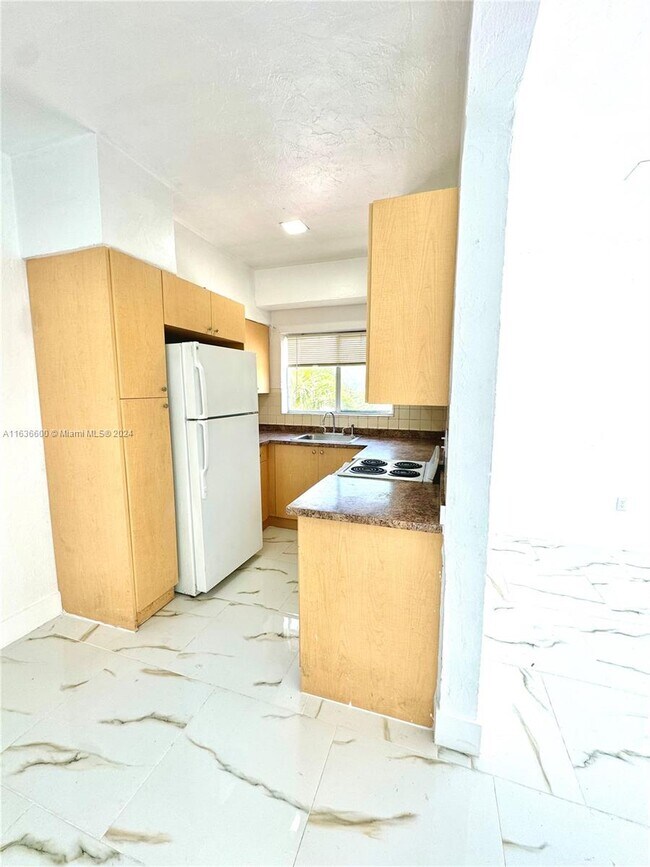 Building Photo - 7629 Dickens Ave