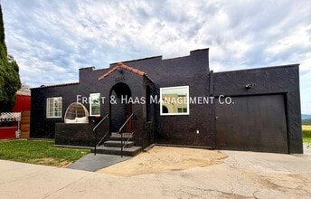 Building Photo - 2245 Pine Ave