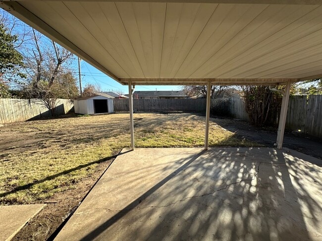Building Photo - 4844 Woodview Dr