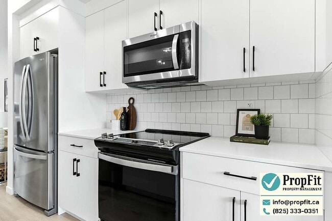 Building Photo - 7340 Klapstein Cres SW