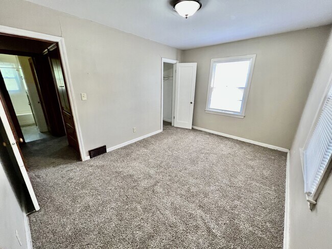 Bedroom 1 - 918 N Terrace Dr