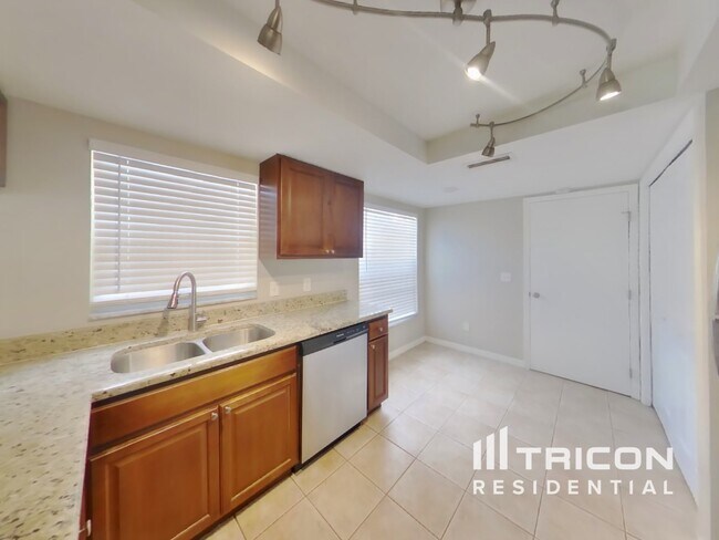 Foto del edificio - 1028 Hardwood Dr