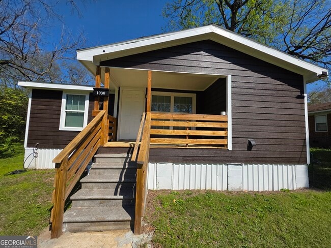 Building Photo - 1030 Dennis St