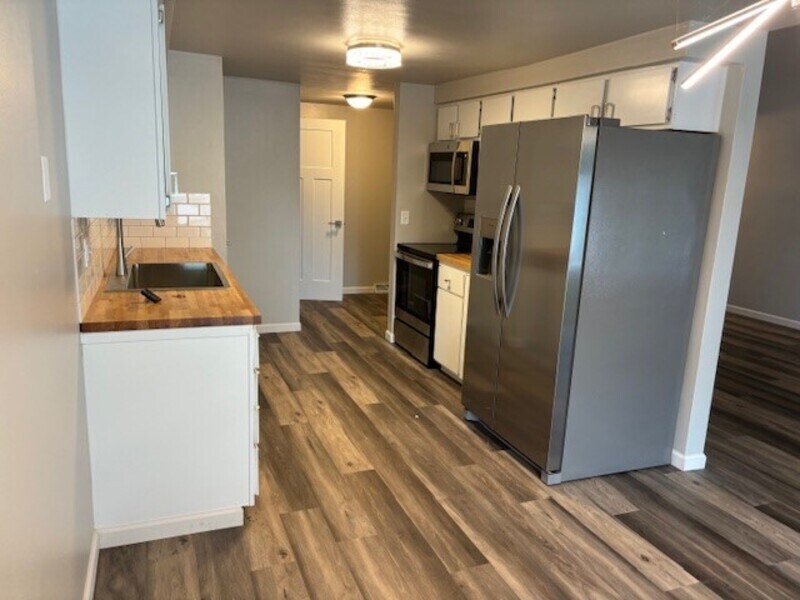 Foto principal - 430 E 1st Ave