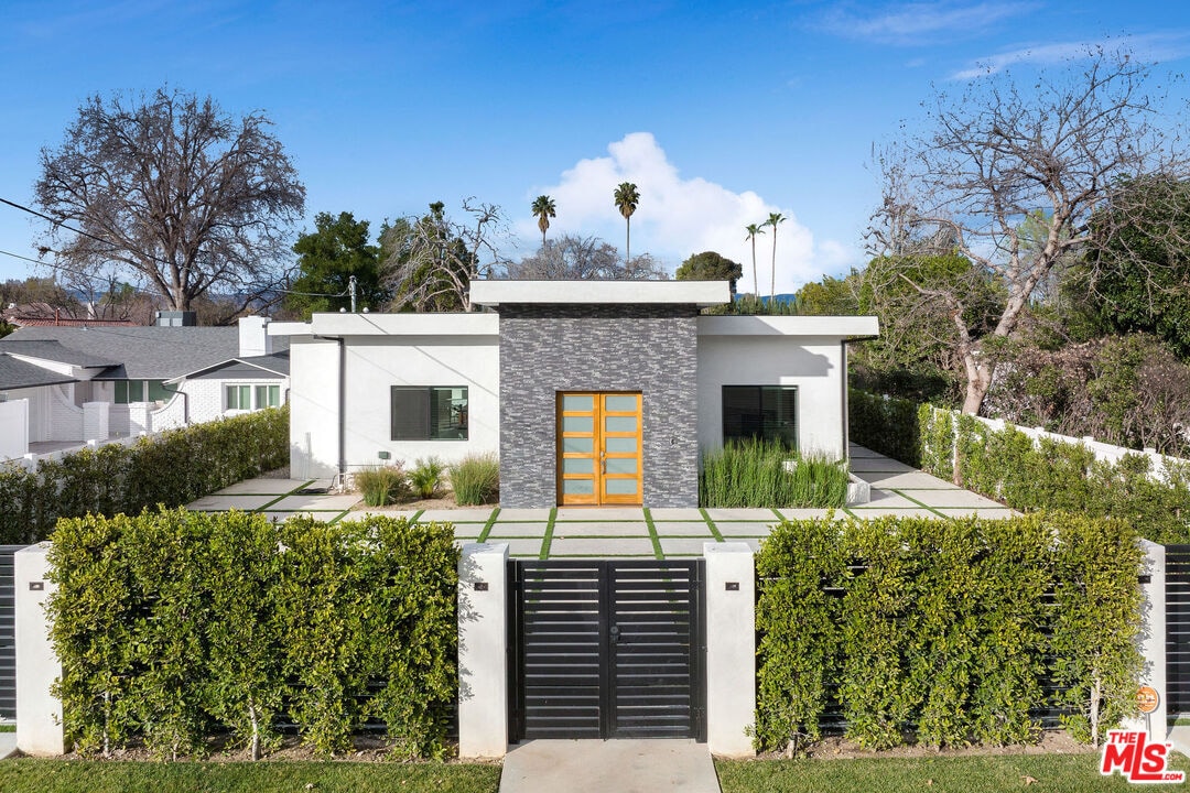 Primary Photo - 22931 Dolorosa St
