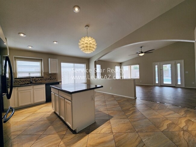 Building Photo - 4475 E Runaway Bay Dr
