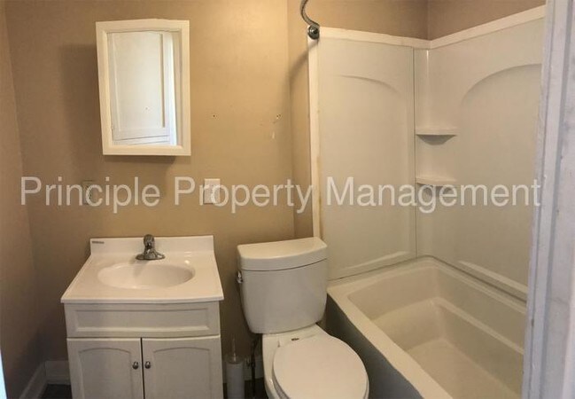 Building Photo - Small Home in Central Peoria