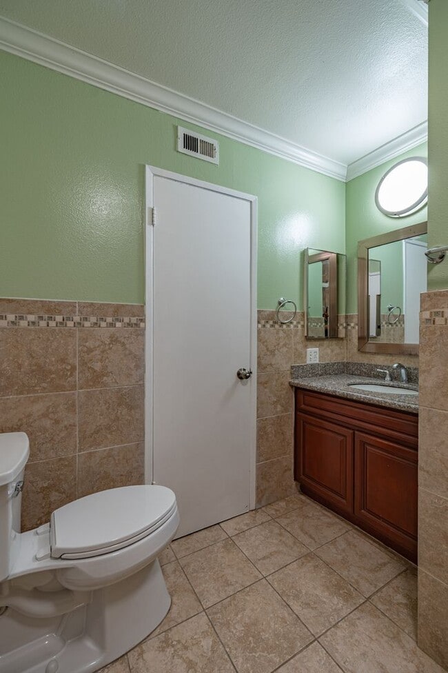 Building Photo - Beautiful Townhome in Garden Grove for Lease