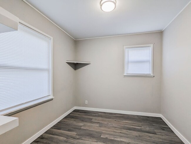 Foto del edificio - **Move-In Special** Move in ready 3 bed 1 bath home w/main level bedroom
