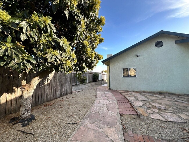 Building Photo - Spacious 2BR/2BA Single-Level ADU with Private Courtyard