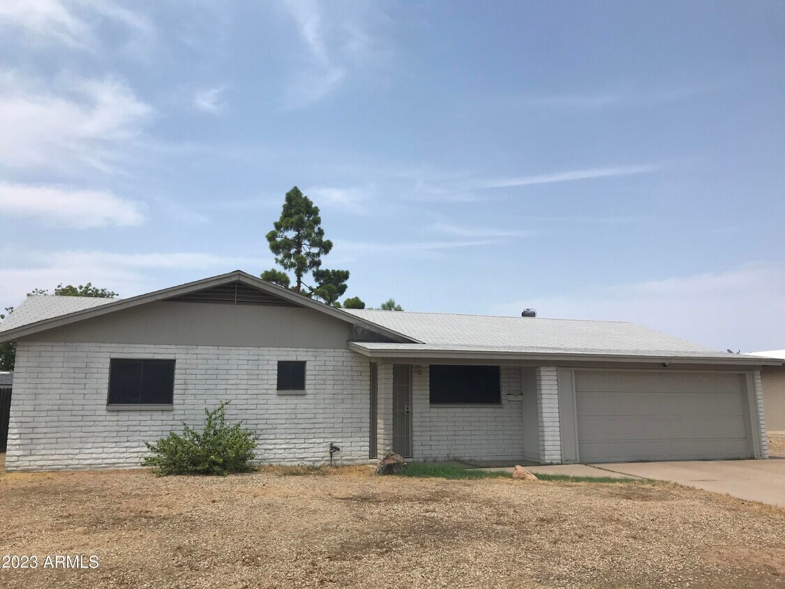 Primary Photo - 2316 W Larkspur Dr