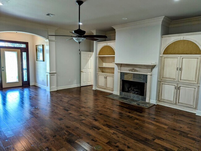 Building Photo - Welcome to Prairie View Estates!