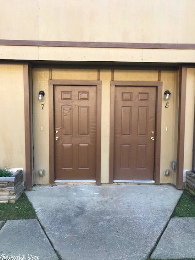 Foto principal - 1801 Labette Manor Dr