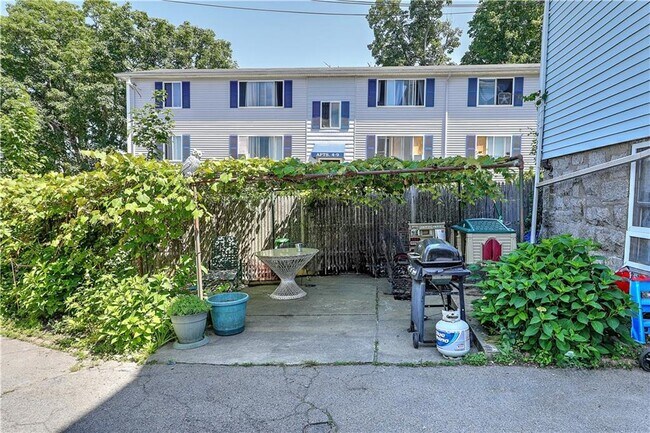 Foto del edificio - 227 Whipple St