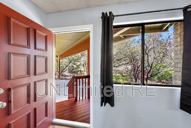 Foto del edificio - 841 Patrick Ln