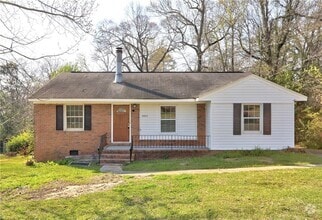 Building Photo - 2442 Tredway Dr