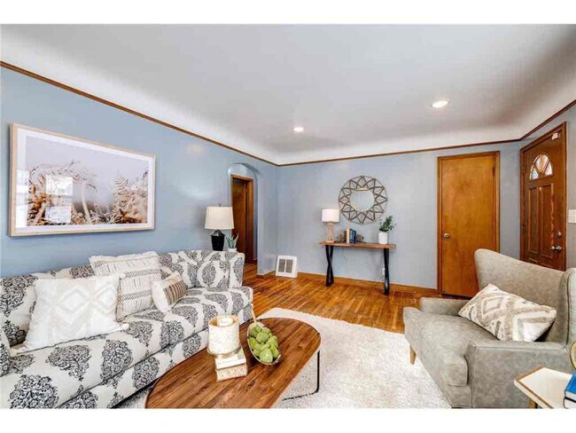 Building Photo - 5504 Nokomis Ave