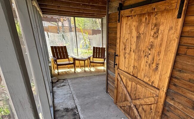 Foto del edificio - 124 Halliday Ave