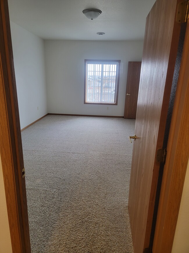 Building Photo - 6 Pluim Dr