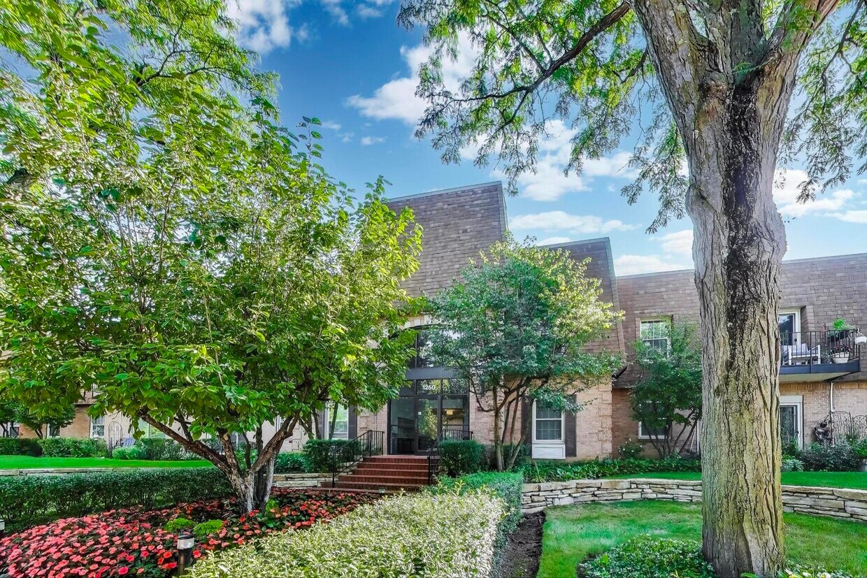 Foto principal - 1250 Park Ave W