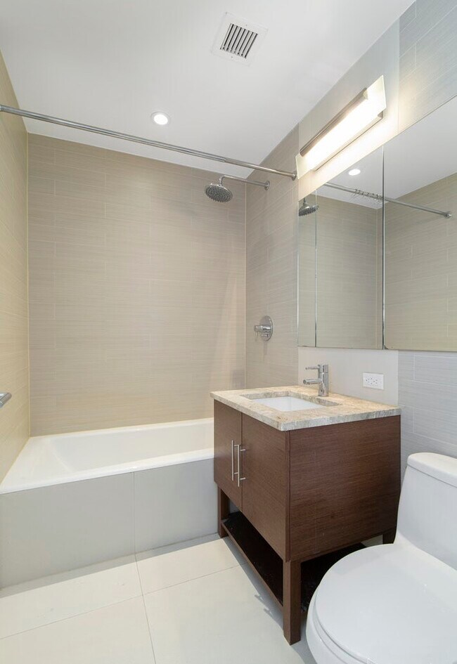 Foto del edificio - 505 W 47th St