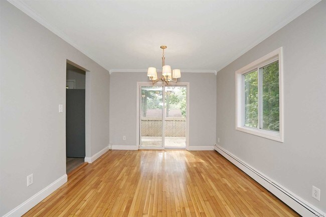 Building Photo - 26 S Evergreen Dr
