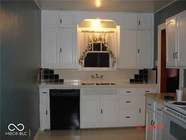 Foto del edificio - 5221 E 10th St