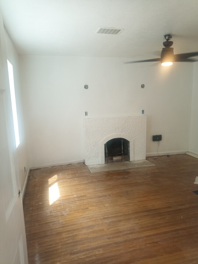 Building Photo - 389 S Tremont St