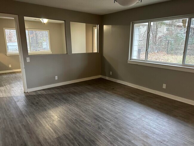 Foto del edificio - 6432 Tulip Rd