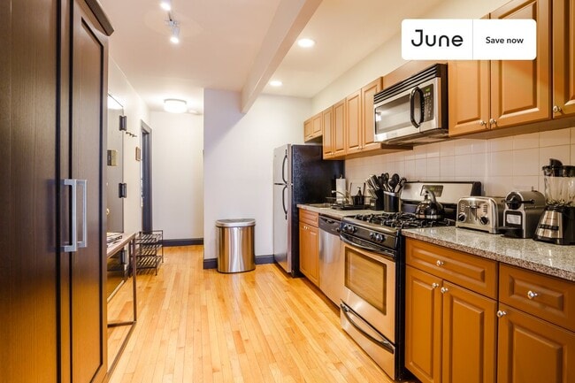 Building Photo - 356 W 39th St