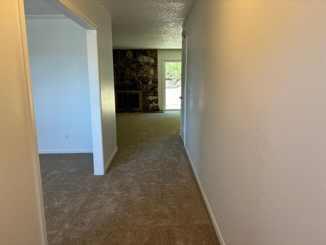 Building Photo - Spacious 3 bed/2 bath home in Martinez