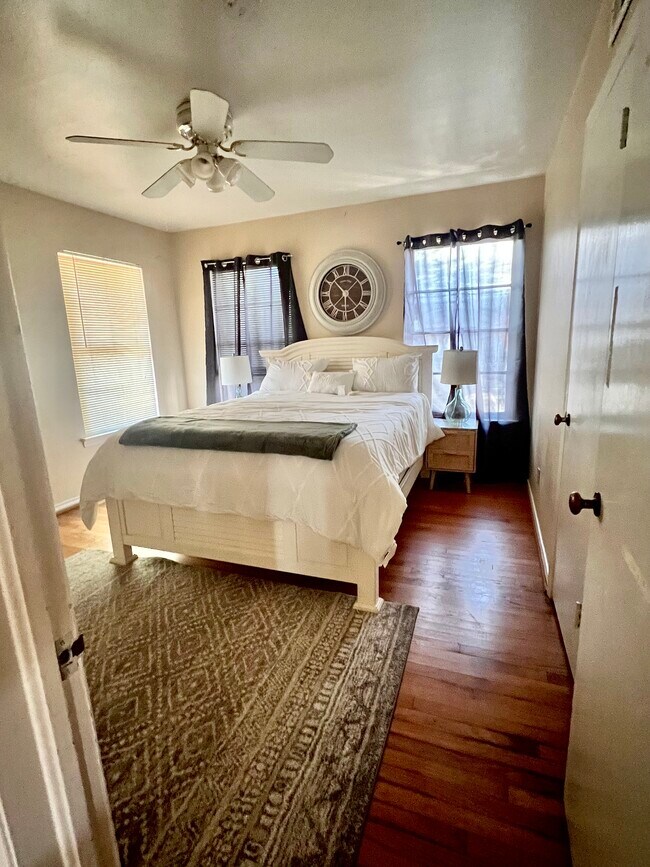 Foto del edificio - 6537 E Mockingbird Ln