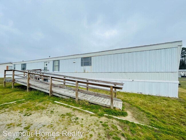 Foto del edificio - 3 br, 2 bath House - 104 Clawson Drive