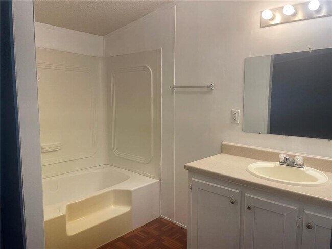 Building Photo - 16902 Pickering Rd