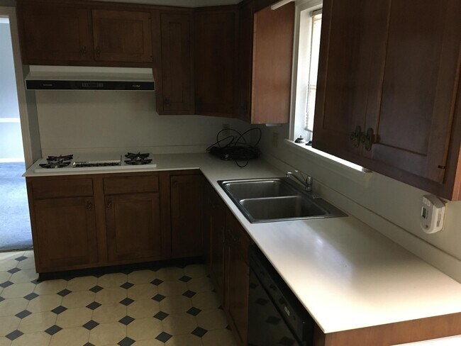 Foto del edificio - 400 Hundred Oaks Dr