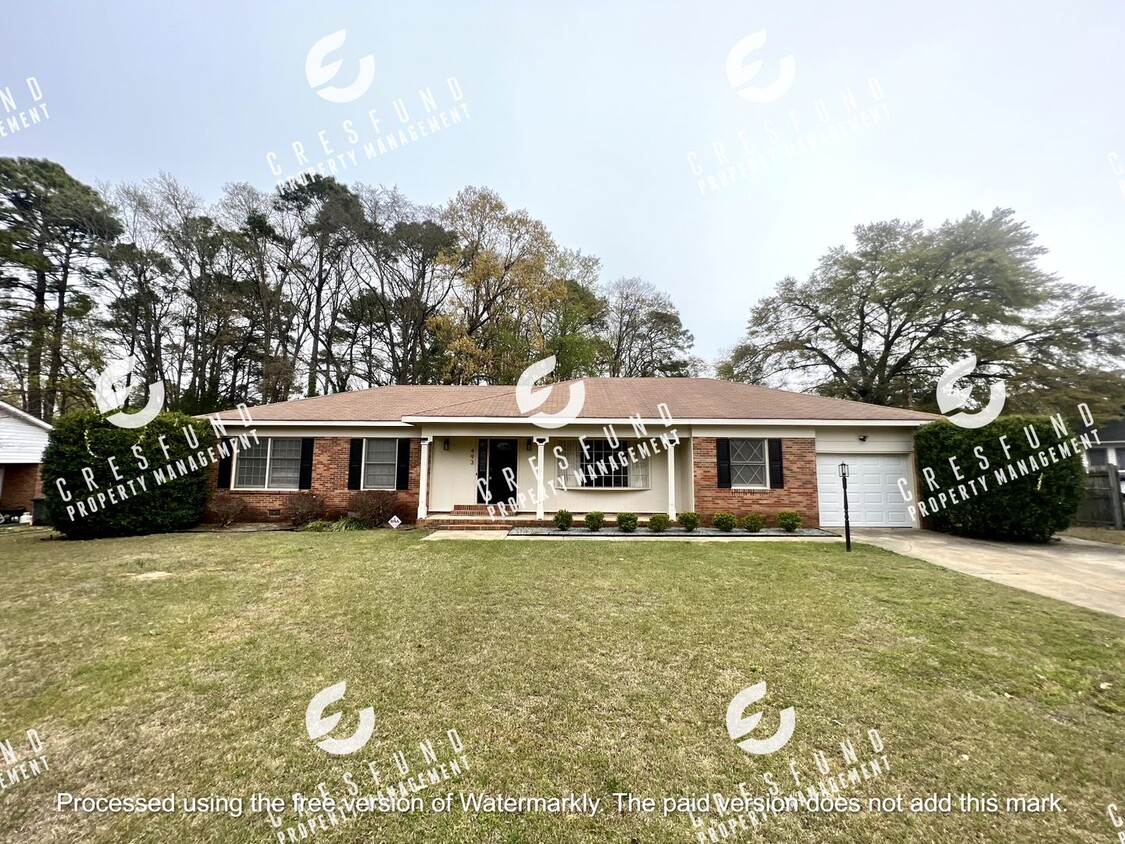 Foto principal - Charming 4 Bedroom 2 bath Home In Haymount...