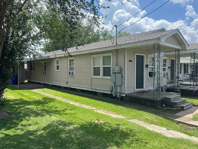 Building Photo - 1829 Badt Ave