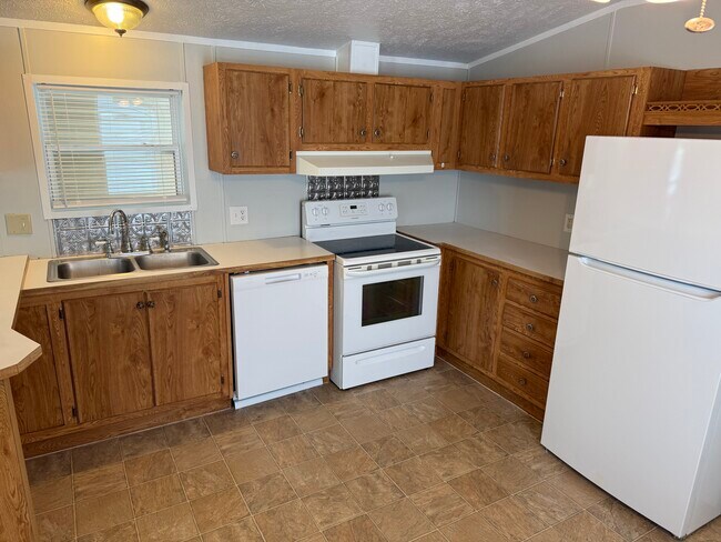 Foto del edificio - 13 James River Blvd