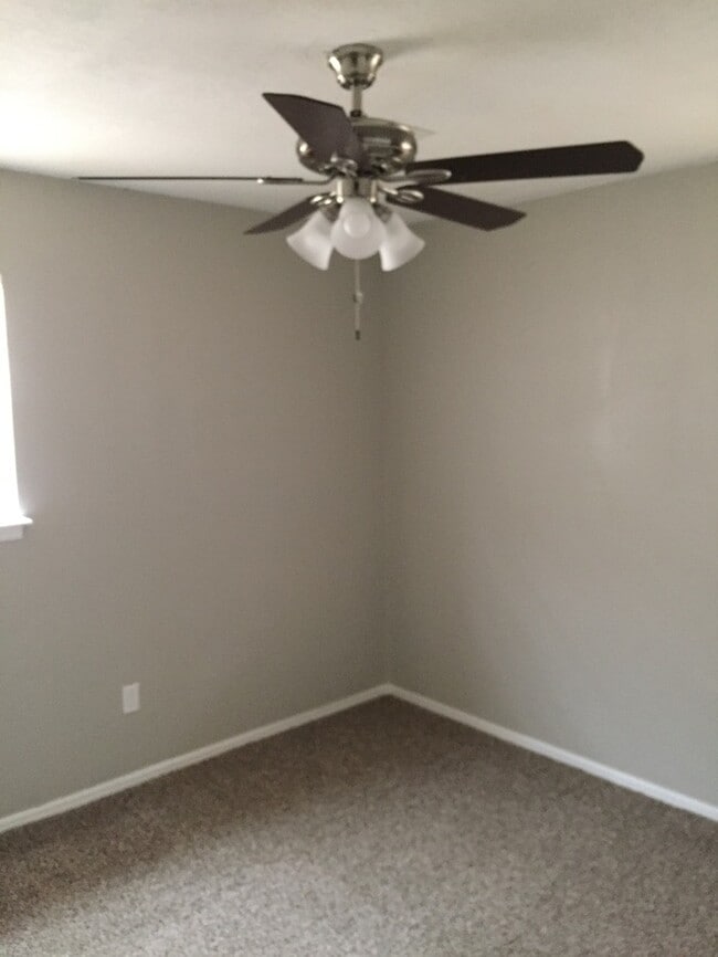 Building Photo - 4929 Brookdale Dr