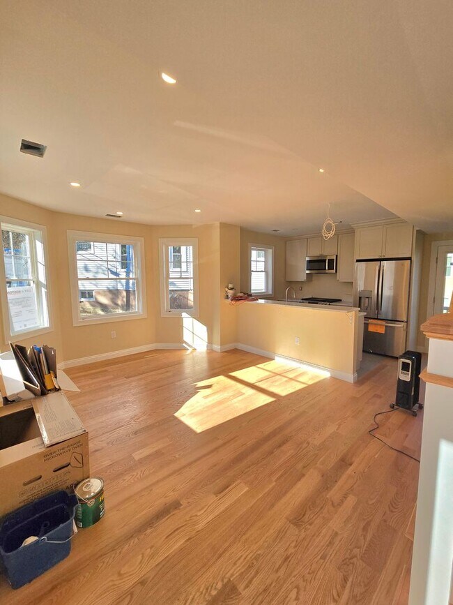 Building Photo - 3bed/3 bath in Brighton