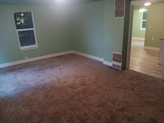 Foto del edificio - 4250 NE Hwy 20