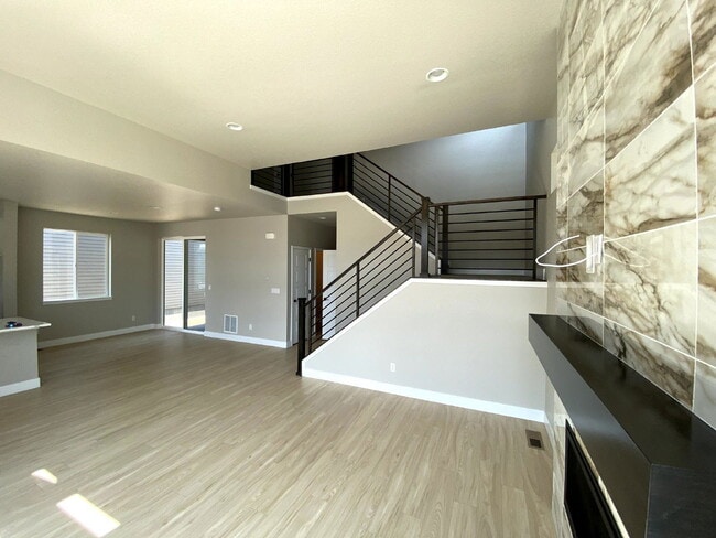 Building Photo - 6155 Stable View St
