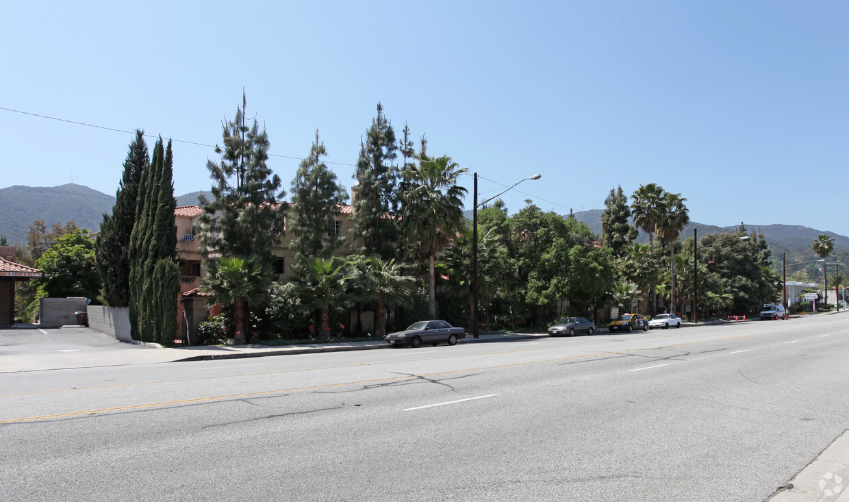 Primary Photo - Twin Oaks Senior Apartments