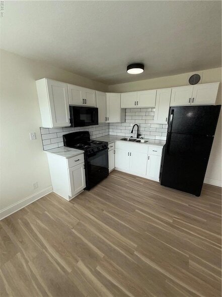 Foto del edificio - 9654 Selby Pl