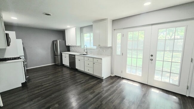 Building Photo - 305 Dublin Dr
