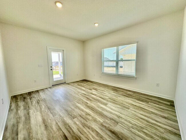 Foto del edificio - 494 Arrowwood Blvd