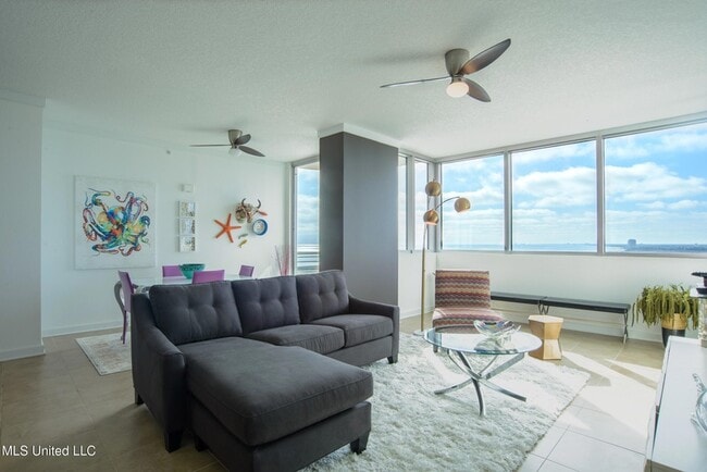 Building Photo - 2060 Beach Blvd
