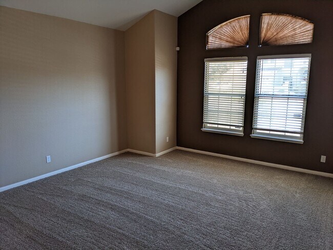 Foto del edificio - A Very nice and Large 4 Bedroom, 3 Bathroom, 2 STORY Home in Desert Shores!!!!